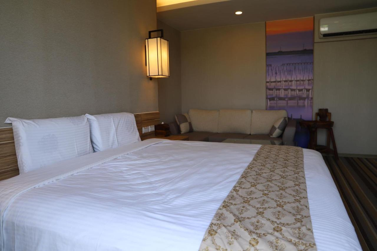 Tainan Julie'S Garden 峰情文旅 Hotel Anping Bagian luar foto