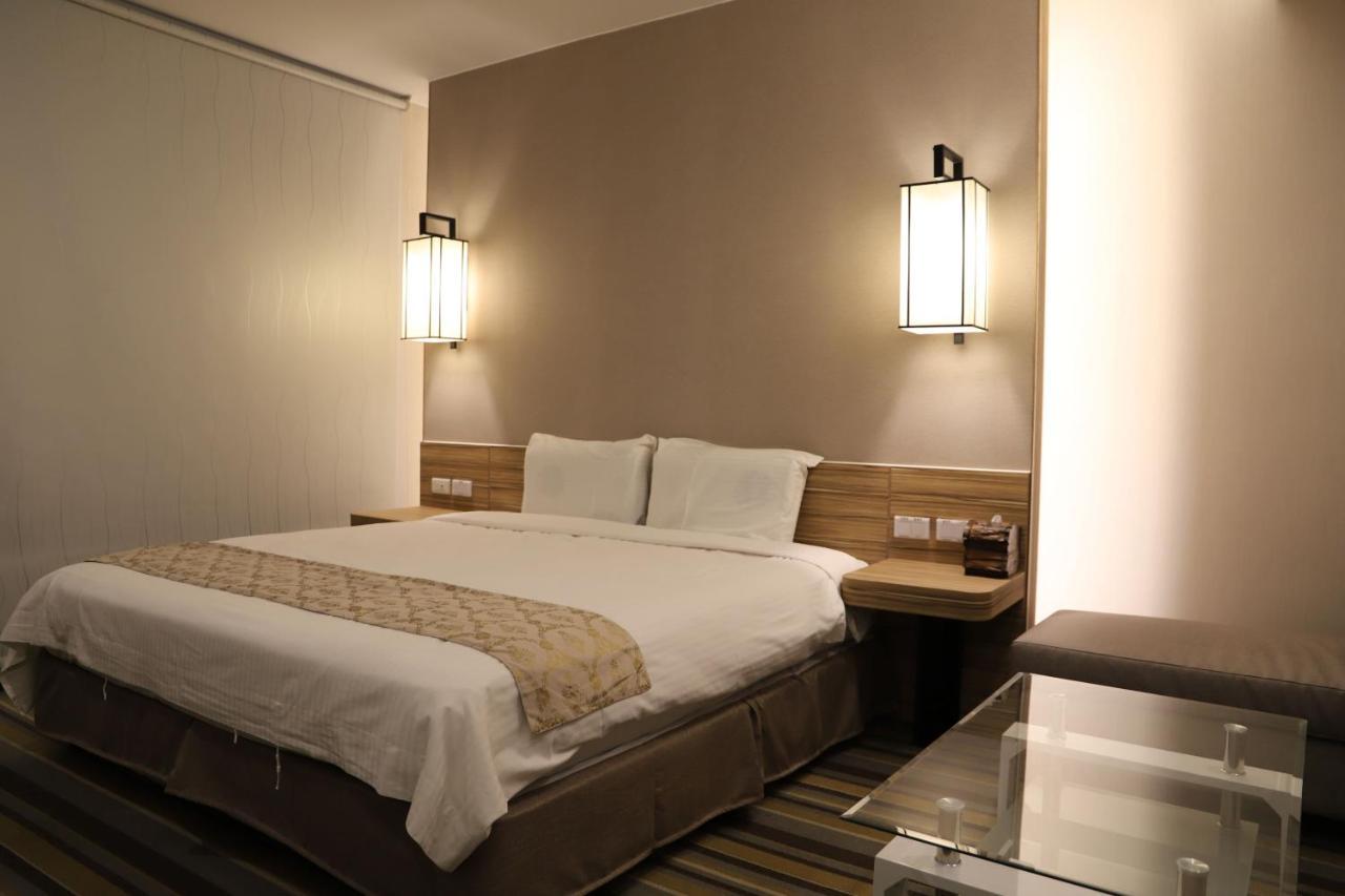 Tainan Julie'S Garden 峰情文旅 Hotel Anping Bagian luar foto