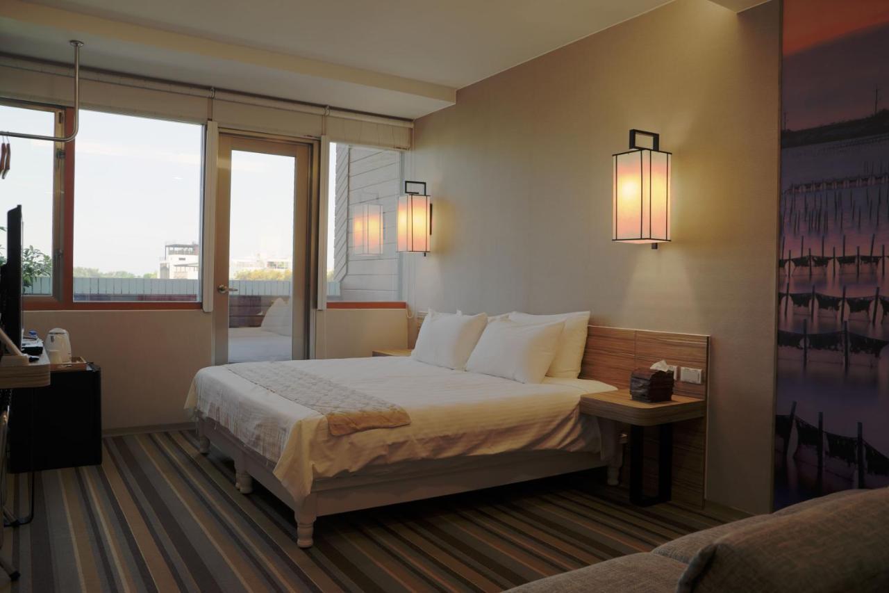 Tainan Julie'S Garden 峰情文旅 Hotel Anping Bagian luar foto