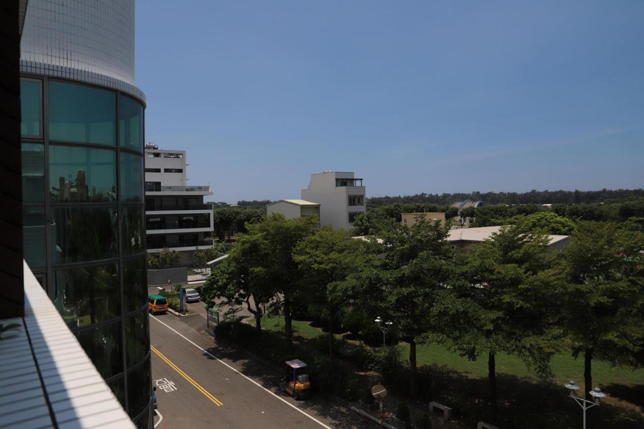 Tainan Julie'S Garden 峰情文旅 Hotel Anping Bagian luar foto