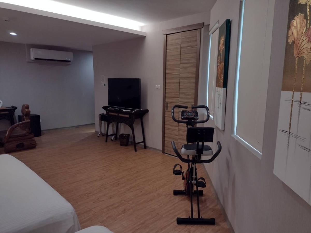 Tainan Julie'S Garden 峰情文旅 Hotel Anping Bagian luar foto