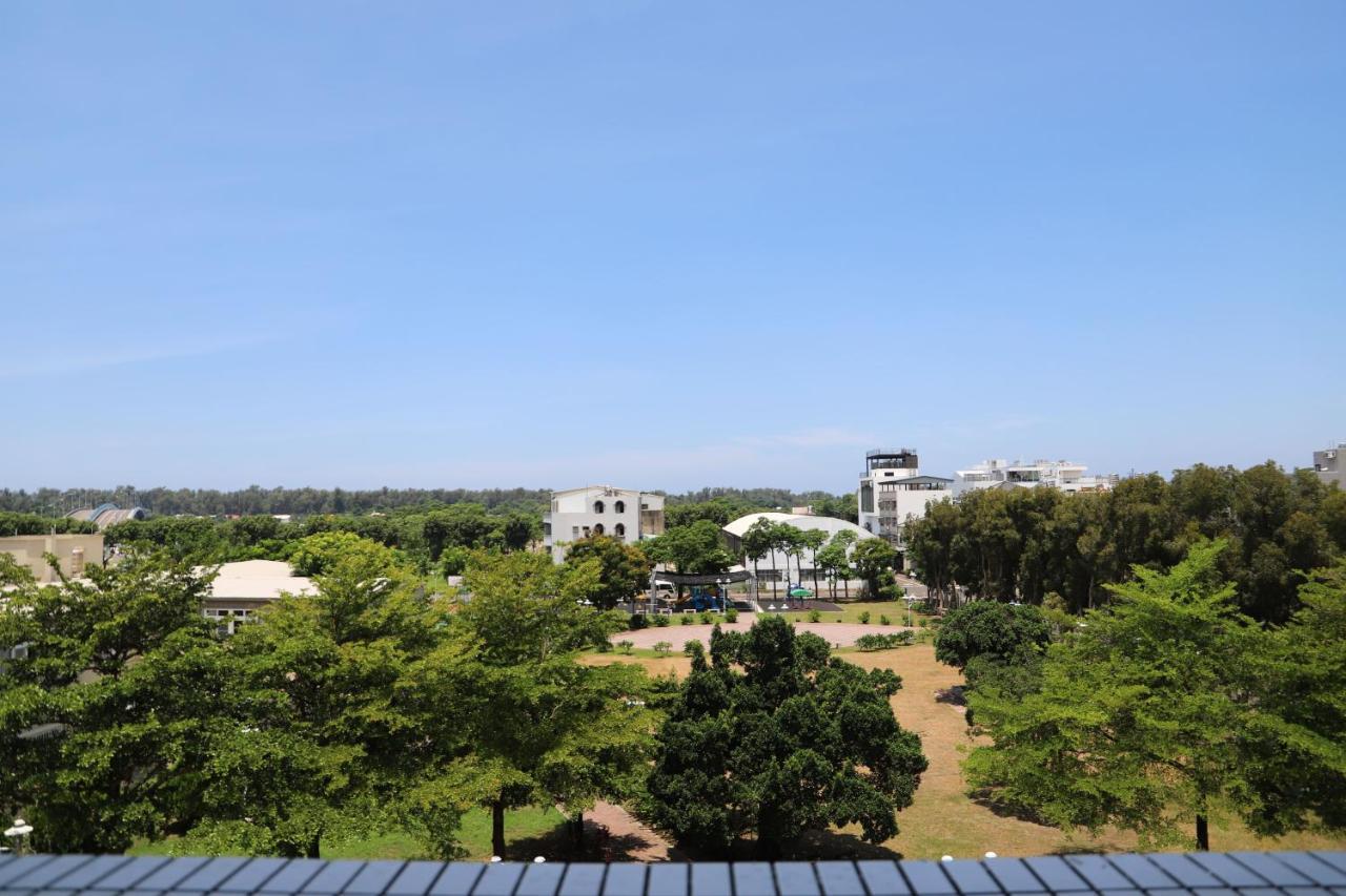 Tainan Julie'S Garden 峰情文旅 Hotel Anping Bagian luar foto