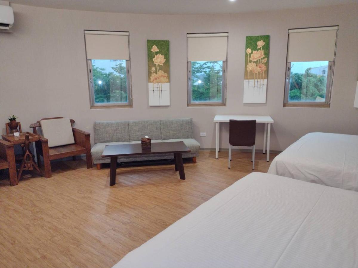 Tainan Julie'S Garden 峰情文旅 Hotel Anping Bagian luar foto