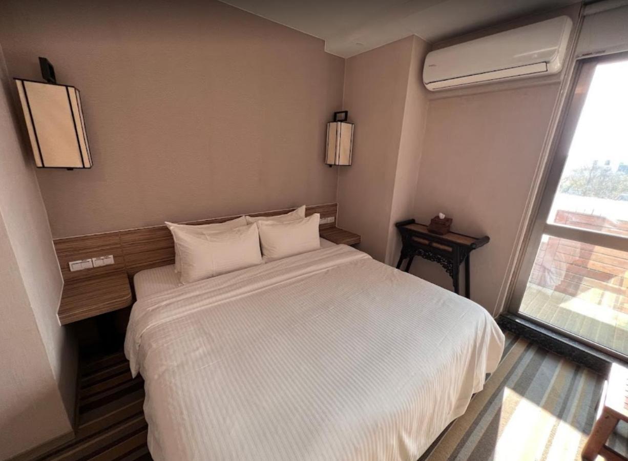 Tainan Julie'S Garden 峰情文旅 Hotel Anping Bagian luar foto
