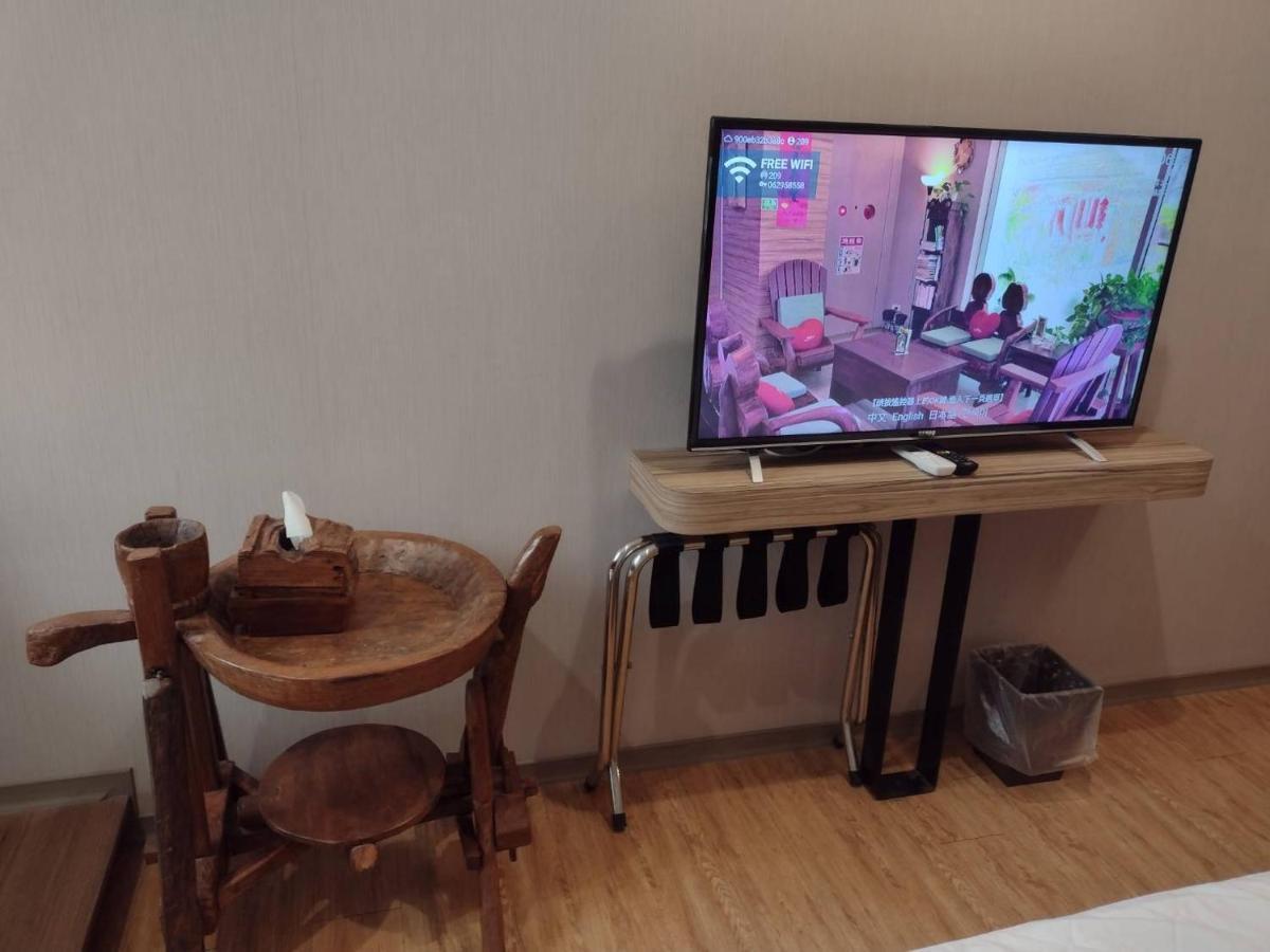 Tainan Julie'S Garden 峰情文旅 Hotel Anping Bagian luar foto