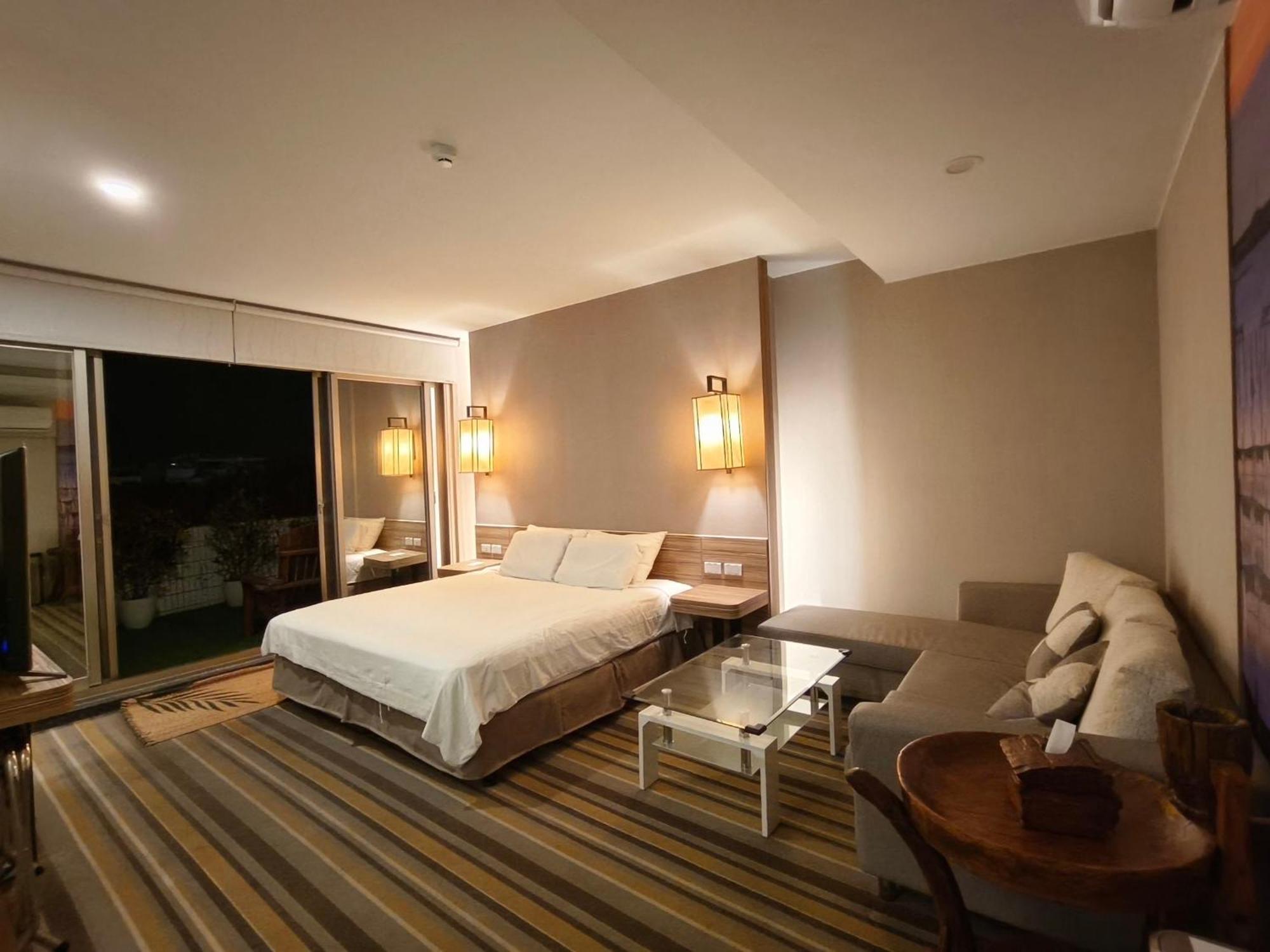 Tainan Julie'S Garden 峰情文旅 Hotel Anping Bagian luar foto