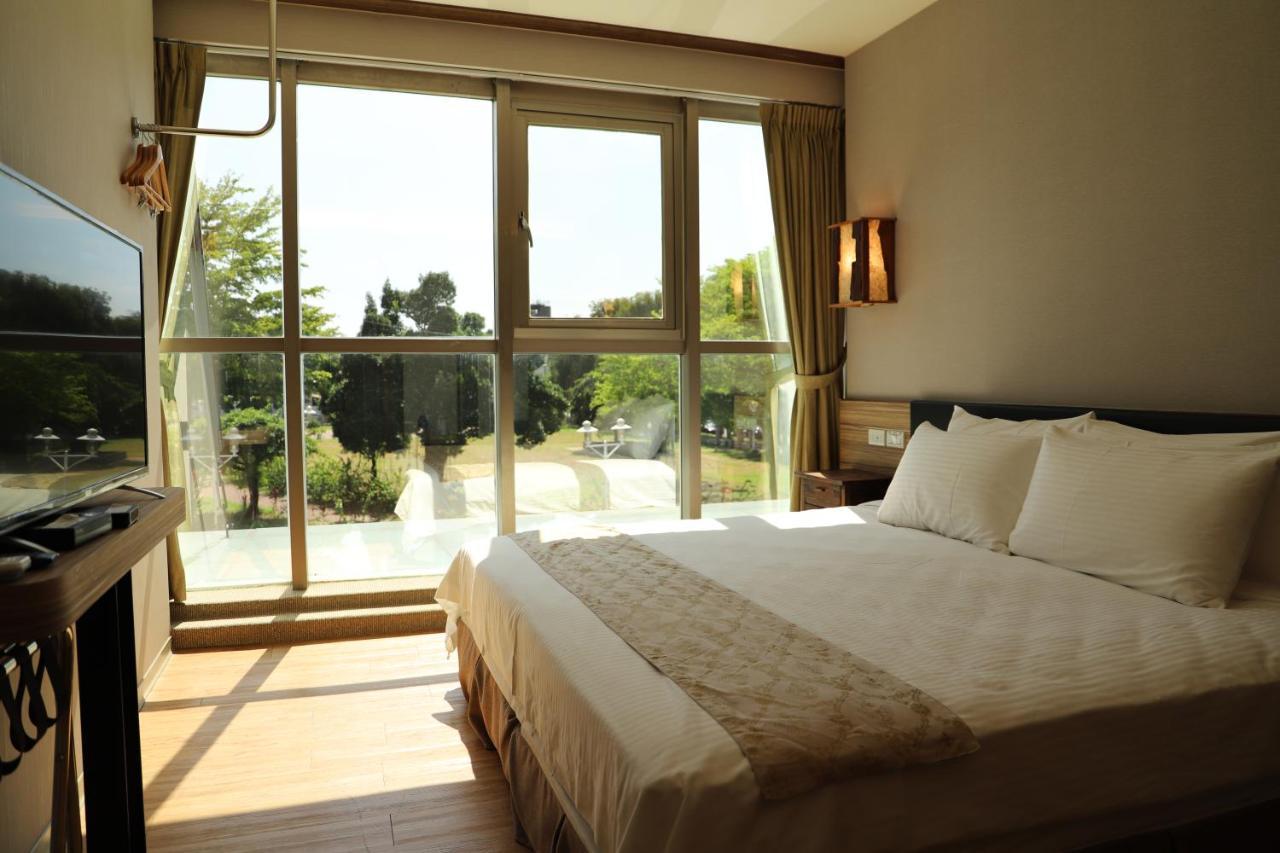 Tainan Julie'S Garden 峰情文旅 Hotel Anping Bagian luar foto