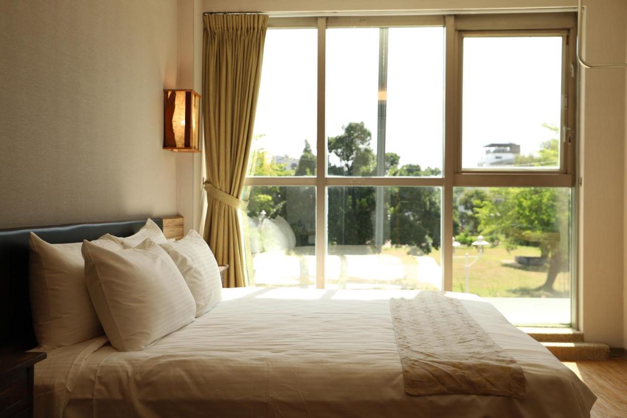 Tainan Julie'S Garden 峰情文旅 Hotel Anping Bagian luar foto