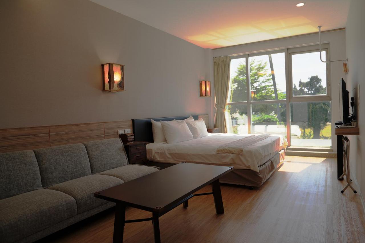 Tainan Julie'S Garden 峰情文旅 Hotel Anping Bagian luar foto