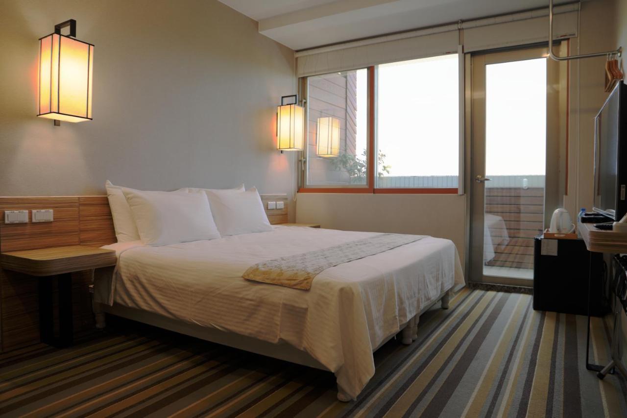 Tainan Julie'S Garden 峰情文旅 Hotel Anping Bagian luar foto
