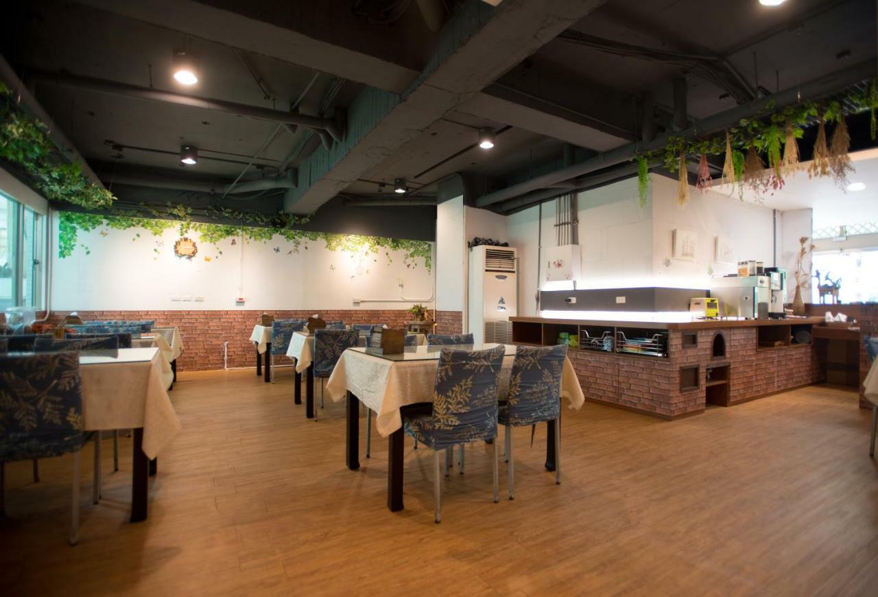 Tainan Julie'S Garden 峰情文旅 Hotel Anping Bagian luar foto