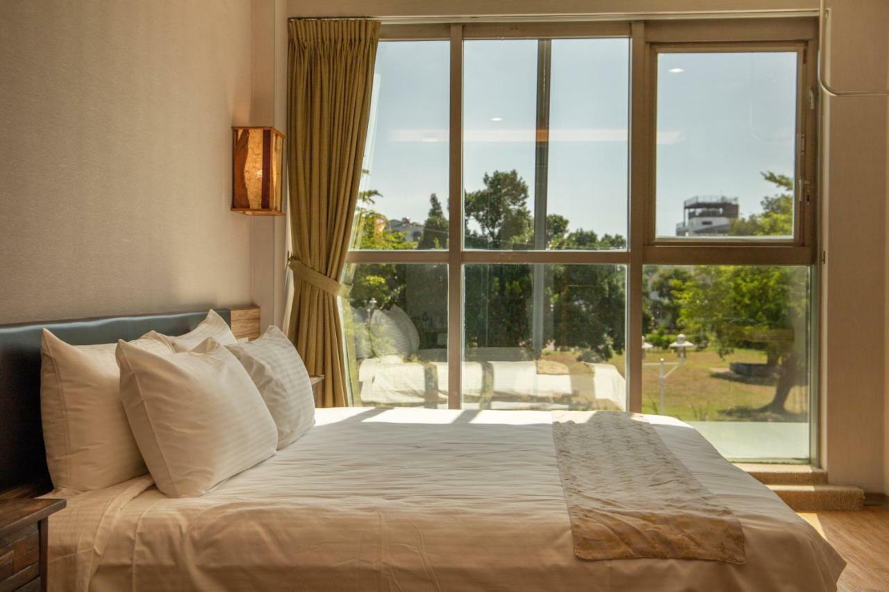Tainan Julie'S Garden 峰情文旅 Hotel Anping Bagian luar foto
