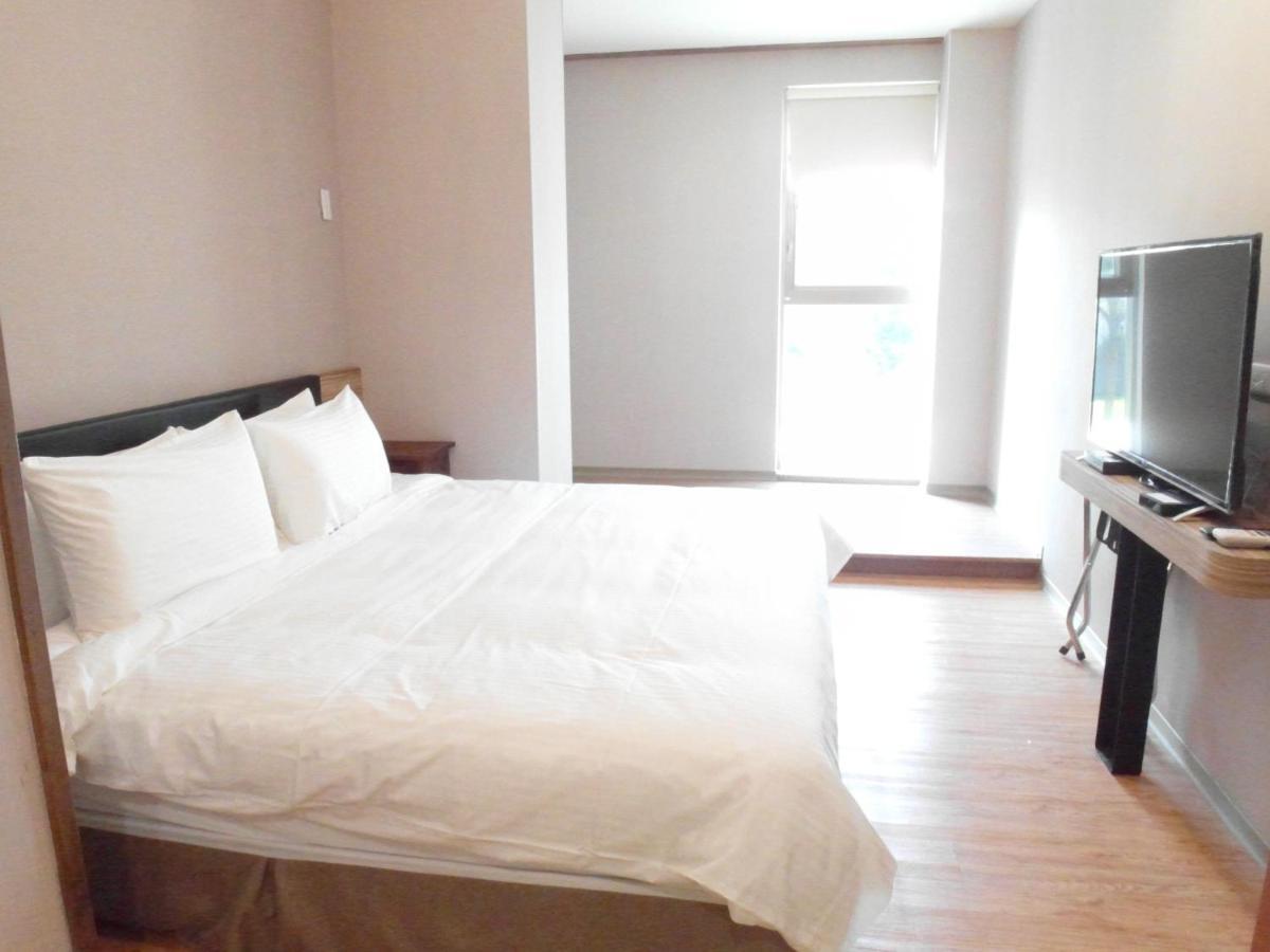 Tainan Julie'S Garden 峰情文旅 Hotel Anping Bagian luar foto