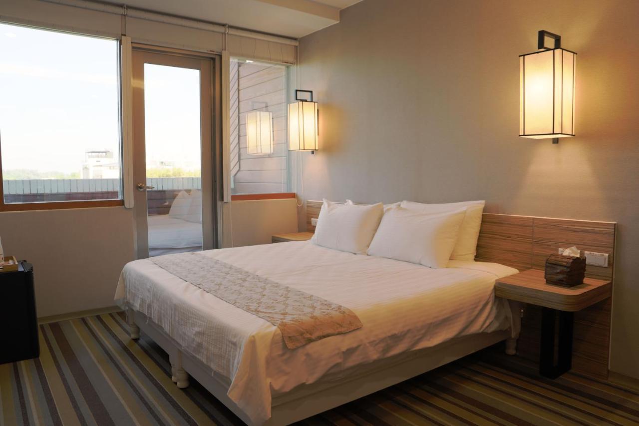 Tainan Julie'S Garden 峰情文旅 Hotel Anping Bagian luar foto